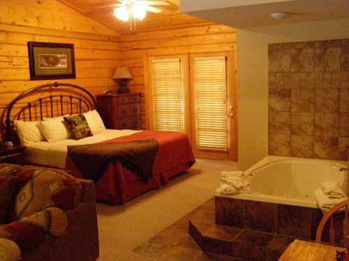 Cabins At Grand Mountain By Thousand Hills Resort Бренсън Екстериор снимка